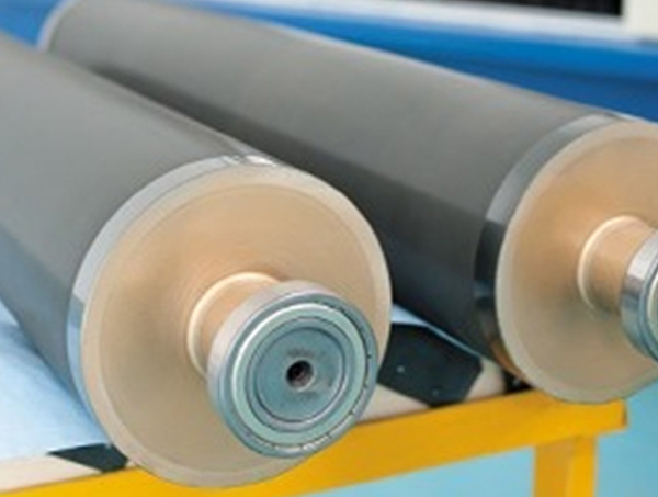 Endüstriyel uygulamalarda sert alaşım kaplı merdanelerin avantajları nelerdir?